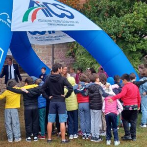 Sport-di-squadra-e-alimentazione-sana-a-scuola-in-100-a-Sassari-per-la-festa-di-inizio-progetto-2-300×300