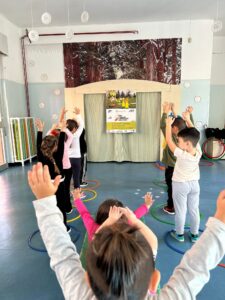 A Cagliari lo sport di squadra entra a scuola: 180 bambini coinvolti nel progetto AiCS su movimento e alimentazione sana